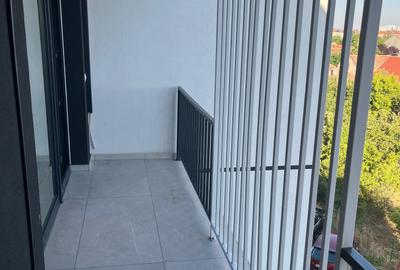 Apartament cu 3 camere semidecomandat în Fratelia
