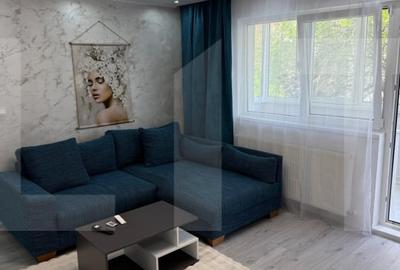 Apartament cu 3 camere semidecomandat, mobilat în Dâmbovița