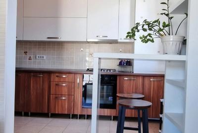 Apartament cu 3 camere decomandat în Dumbrăvița