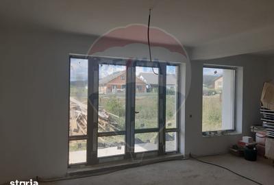 Casă cu 4 camere cu Teren 752 Mp în Vulcan - 3