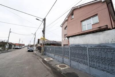 Casă cu 8 camere cu Teren 265 Mp în Romanești