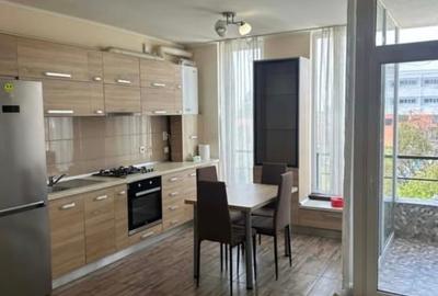 Apartament cu 2 camere decomandat, mobilat în Central