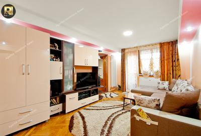 Apartament cu 3 camere semidecomandat, mobilat în Micro 19
