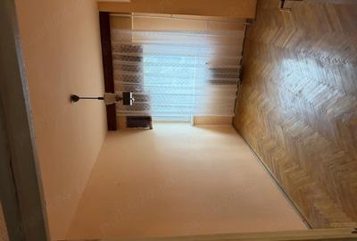 Apartament cu 3 camere decomandat în Republicii