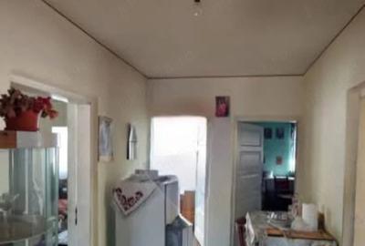 Casă cu 3 camere cu Teren 300 Mp în Central