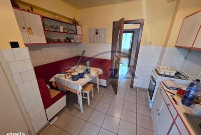Apartament cu 3 camere decomandat în Traian - 2