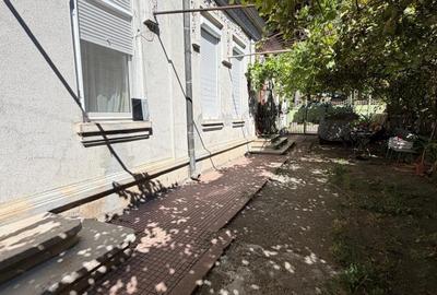 Casă cu 2 camere cu Canalizare în Sud-Est