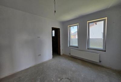 Duplex cu 4 camere cu Canalizare în Parța - 14