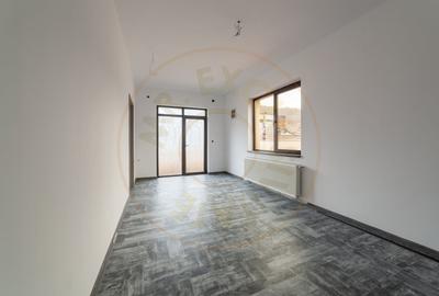 Casă individuală cu 8 camere cu Canalizare în Izvorani - 5