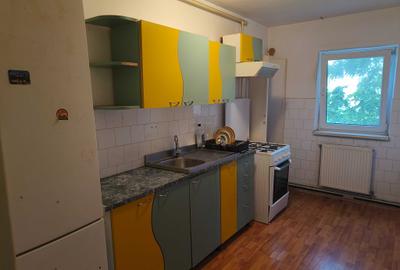 Apartament cu 2 camere decomandat în Tractorul - 2