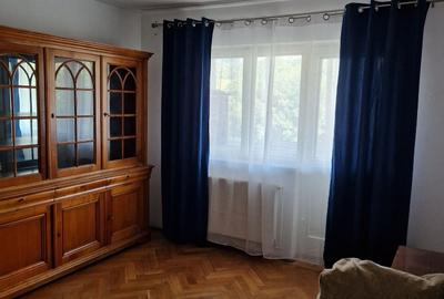 Apartament cu 3 camere decomandat în 7 Noiembrie