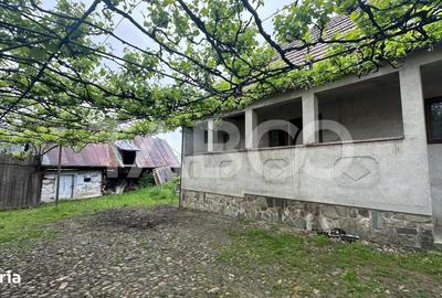 Casă cu 2 camere cu Teren 60 Mp în Rășinari