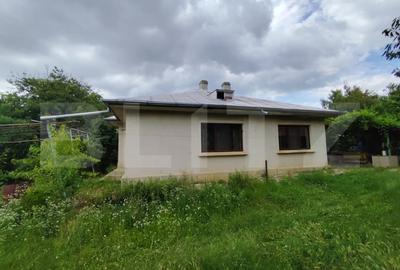 Casă individuală cu 4 camere cu Canalizare în Bucium