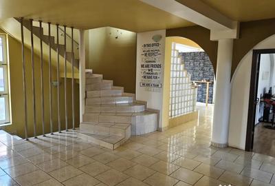 Casă cu 6 camere în Tudor