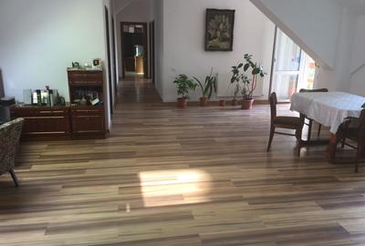 Apartament cu 4 camere semidecomandat în Scriitorilor