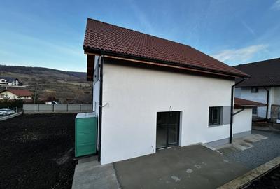 Casă individuală cu 5 camere cu Canalizare în Popești