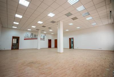 Spațiu comercial, de 1,240 mp, în Central - 15