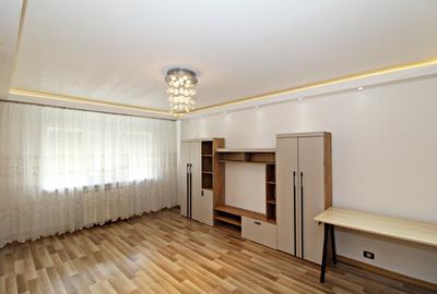 Apartament cu 3 camere decomandat în Inel II
