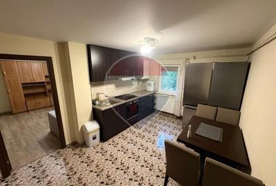 Apartament cu 3 camere decomandat, mobilat în Republicii