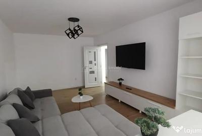 Apartament cu 3 camere decomandat în Republicii