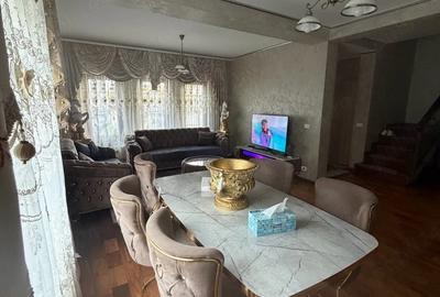 Casă cu Teren 300 Mp în Central