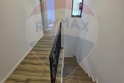 Casă cu 5 camere cu Teren 300 Mp în Ferme - 15