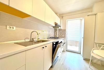 Apartament cu 3 camere semidecomandat, mobilat în Ștefan cel Mare