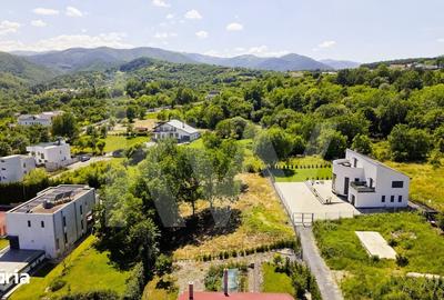 Teren de 1340 mp, în Central - 5