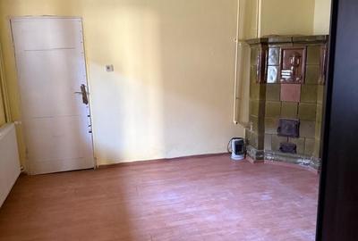 Casă cu 4 camere cu Teren 270 Mp în Central
