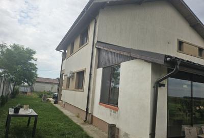 Casă cu 4 camere în Central