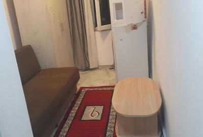 Garsonieră în Vest