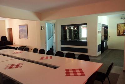 Casă cu 9 camere în Valea Mare