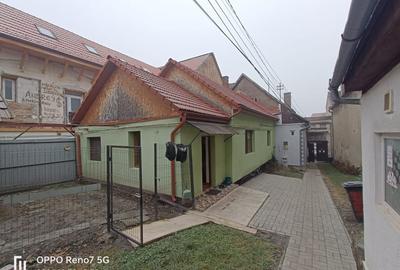Casă cu 2 camere cu Canalizare în Reghin