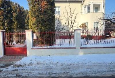Casă cu 5 camere cu Teren 1000 Mp în Central