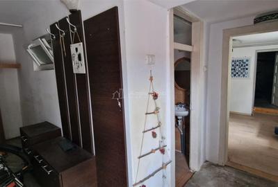 Casă cu 10 camere cu Teren 32.18 Mp în Muncitoresc