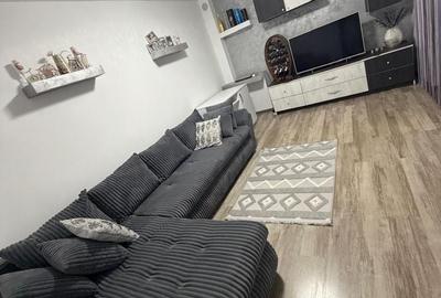 Apartament cu 3 camere decomandat în Exterior Vest
