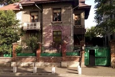 Apartament cu 7 camere decomandat, mobilat în Plevnei