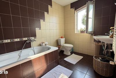 Casă cu 6 camere cu Teren 1000 Mp în Vărăști - 8