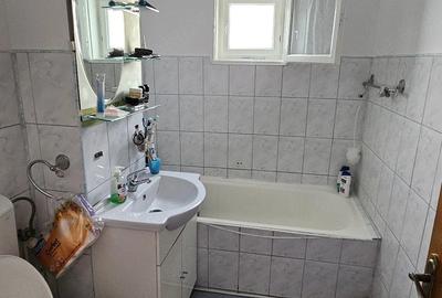 Apartament cu 3 camere decomandat în Obcini