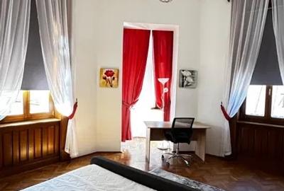 Apartament cu 2 camere decomandat, mobilat în Central