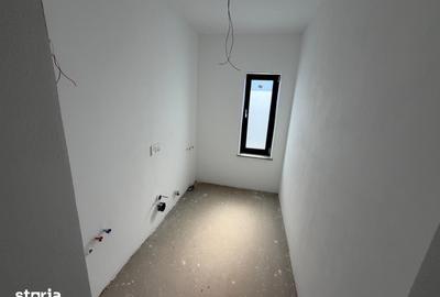 Casă cu 4 camere cu Teren 550 Mp în Est