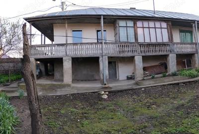 Casă cu 2 camere cu Teren 320 Mp în Central