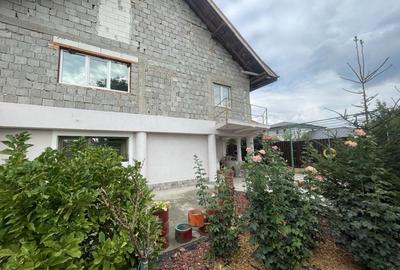 Casă cu 4 camere în Central