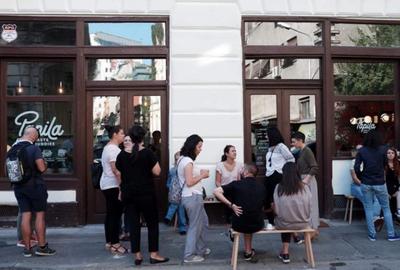 Casă cu 15 camere cu Canalizare în P-ța Universității - 16