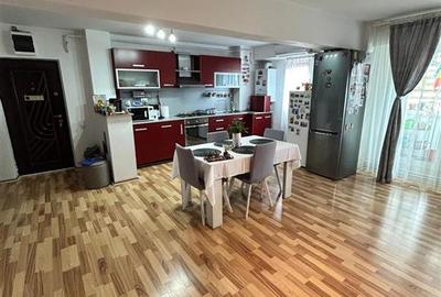Apartament cu 3 camere decomandat în Barieră