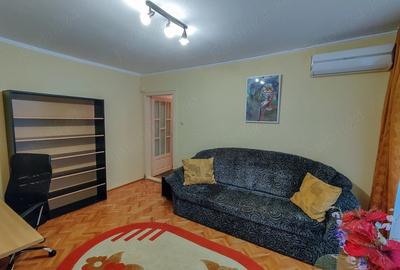 Apartament cu 2 camere nedecomandat în P-ța Unirii