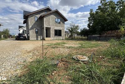 Casă cu 4 camere cu Teren 400 Mp în Exterior Vest