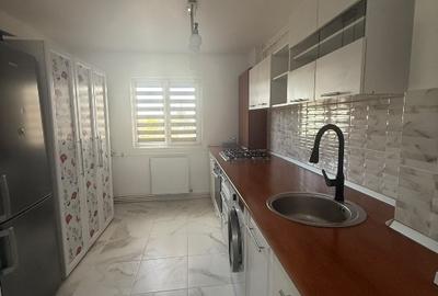Apartament cu 3 camere decomandat, mobilat în Central