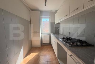 Apartament cu 3 camere semidecomandat, mobilat în Hunedoara