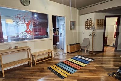 Apartament cu 4 camere semidecomandat, mobilat în Nord
